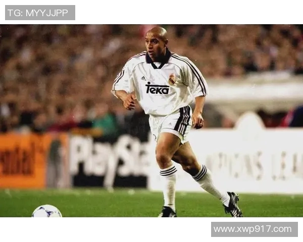 足球历史十大顶级挡球球员排行榜深度解析